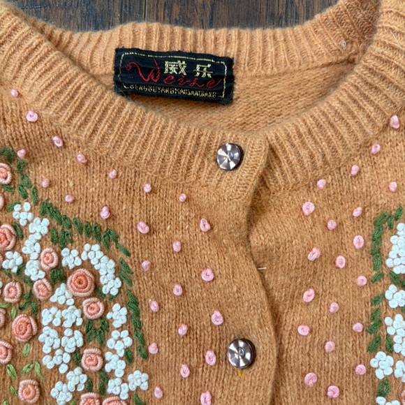 Vintage Weino Embroidered Flower Details Cardigan Sweater - Picture 7 of 13